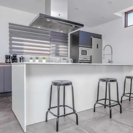 Ponzos Independiente Y Privado Villa *